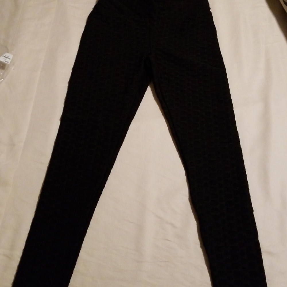 Black textured leggings
